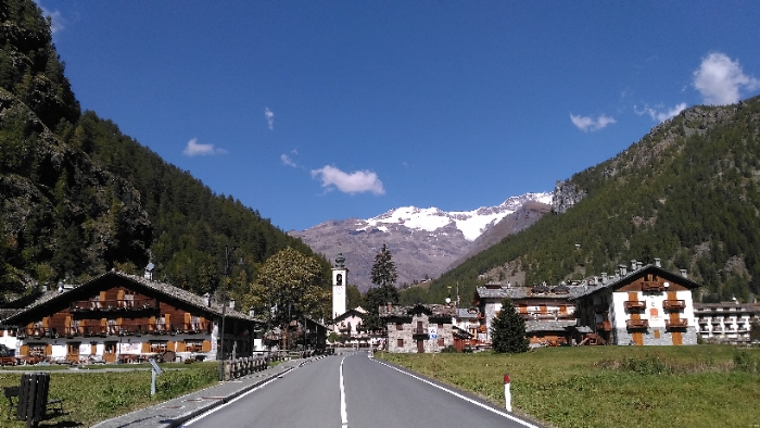 Malá obec Gressoney-La-Trinité na konci walserského údolí v Aostě.